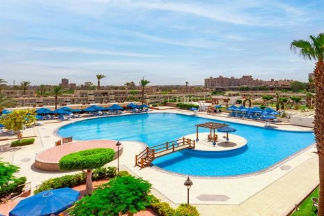 Pyramids Park Resort Cairo или подобен