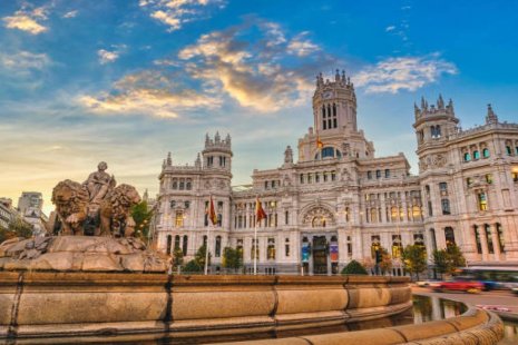 Перлите на Барселона, Бордо и Мадрид с полет от Варна